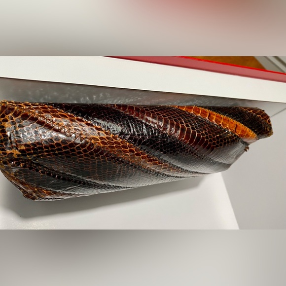 Vintage Marigolin New York Brown Leather Clutch w/ Tortoise Shell Clasp - Picture 12 of 13